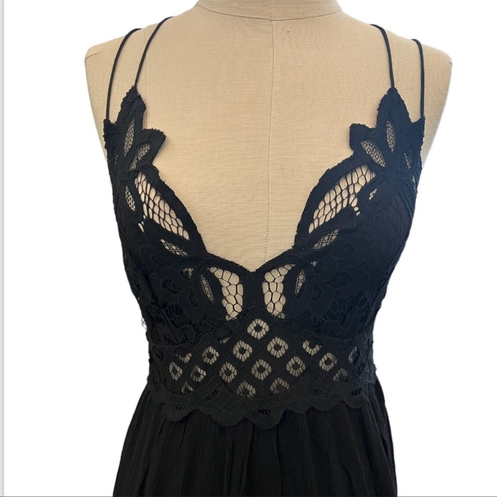 NWT Free People One Adella Maxi Dress in Black NWT
Size Medium - Picture 8 of 9